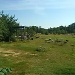Bed & Breakfast Chamedafne W Puszczy Kampinoskiej Brochów